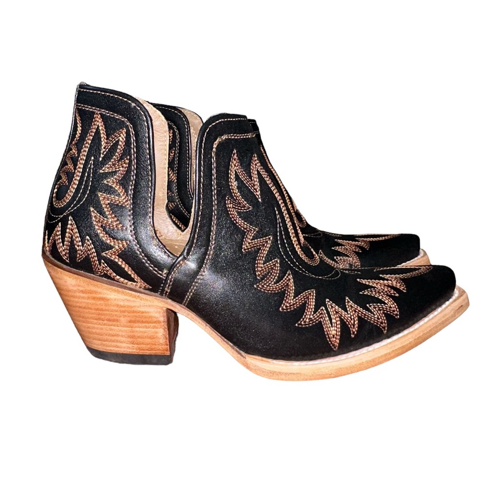 Western-Inspired Black Leather Ankle Boots with Tan Stitching